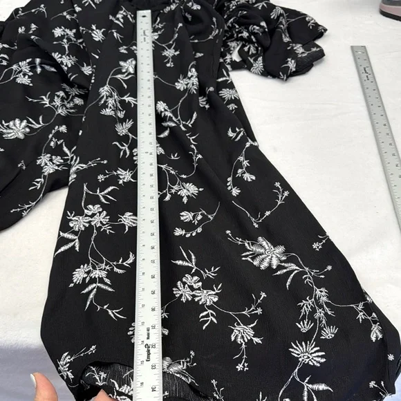 AUW Off Shoulder Capri Jumpsuit Floral Wide Leg Lined Black White 16 Flowy - Picture 12 of 13